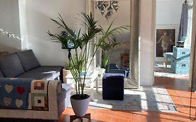 Relaxing Retreat, 900M Walk To Shops & Restaurants